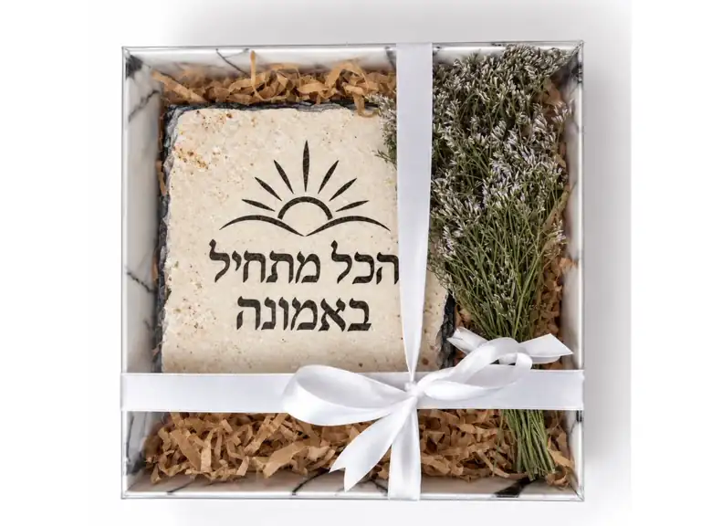 מארז פרחים ותמונה